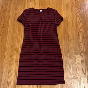 Old Navy, short sleeved shift dress, size Medium, maroon and black striped